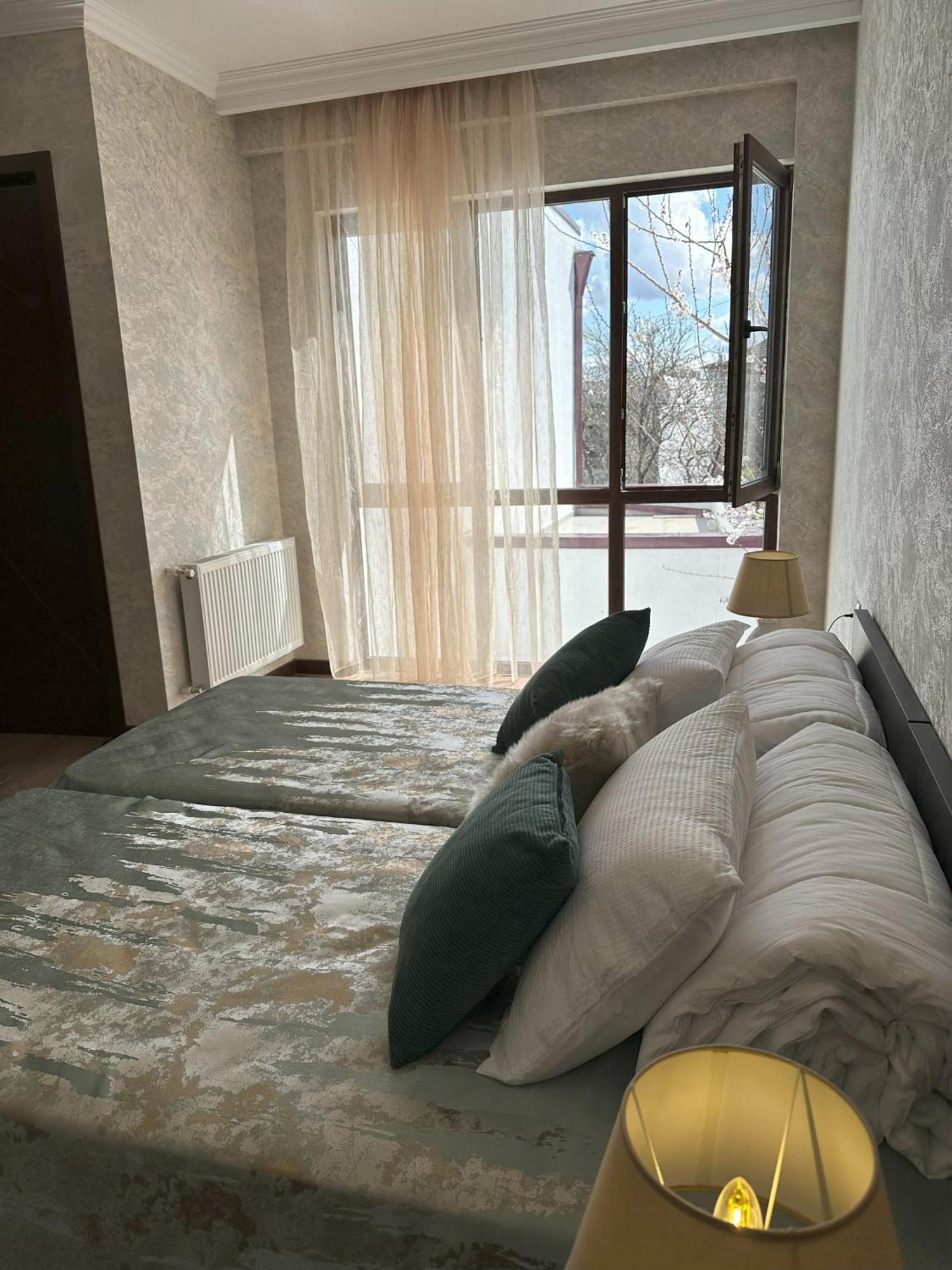 Three Palms Guest House Tbilisi Eksteriør billede