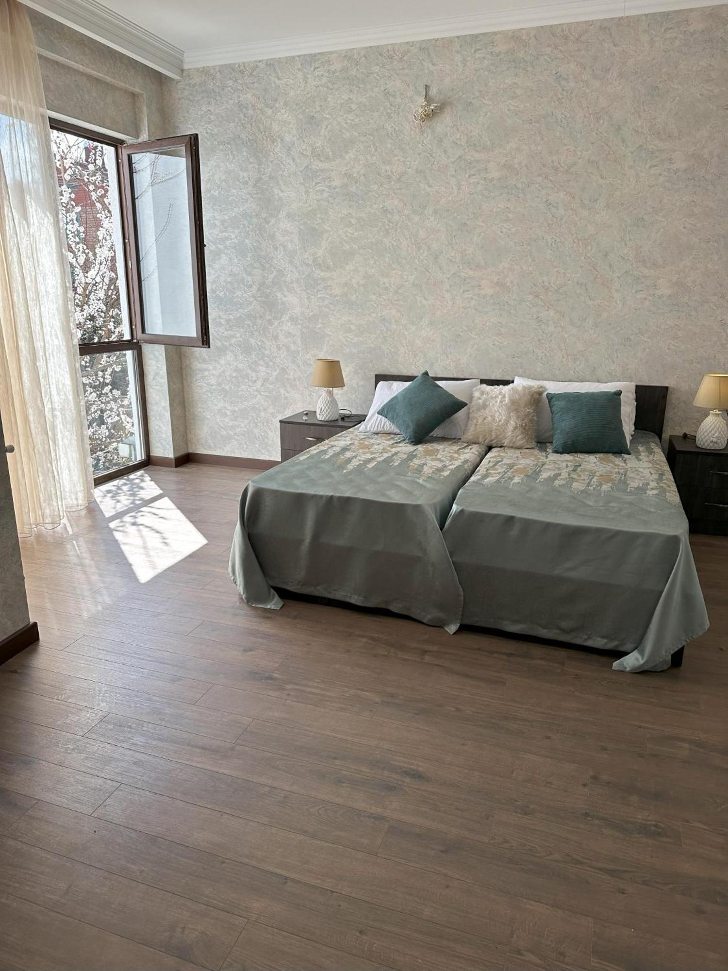 Three Palms Guest House Tbilisi Eksteriør billede
